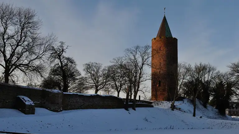 Gåsetårnet klædt i sne