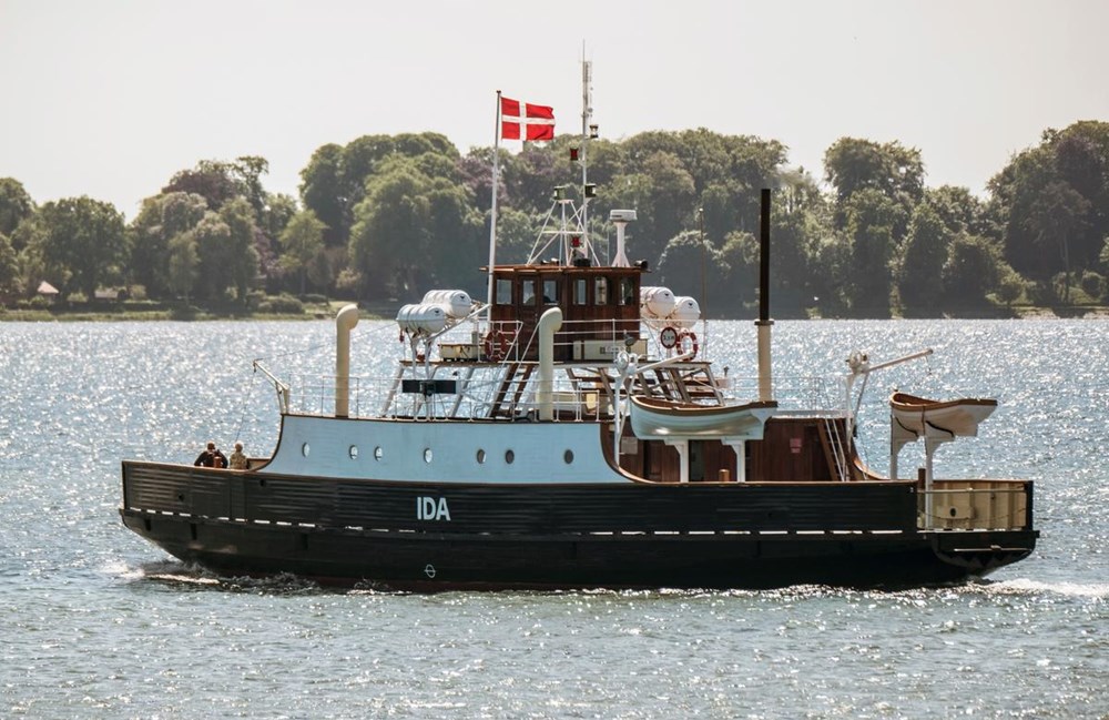 Færgen IDA på vandet i Grønsund af fotograf Per Rasmussen