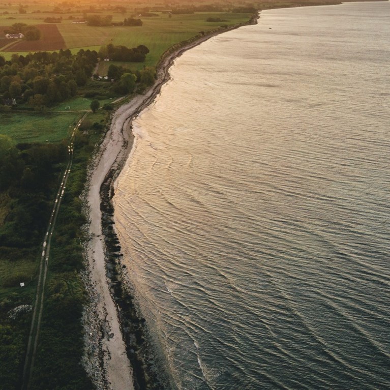 Luftfoto af Møns kyst